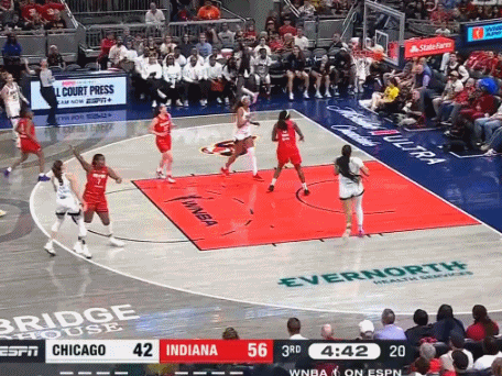 亲手报仇？?克拉克上赛季曾被里斯队友偷袭 里斯还鼓掌来着